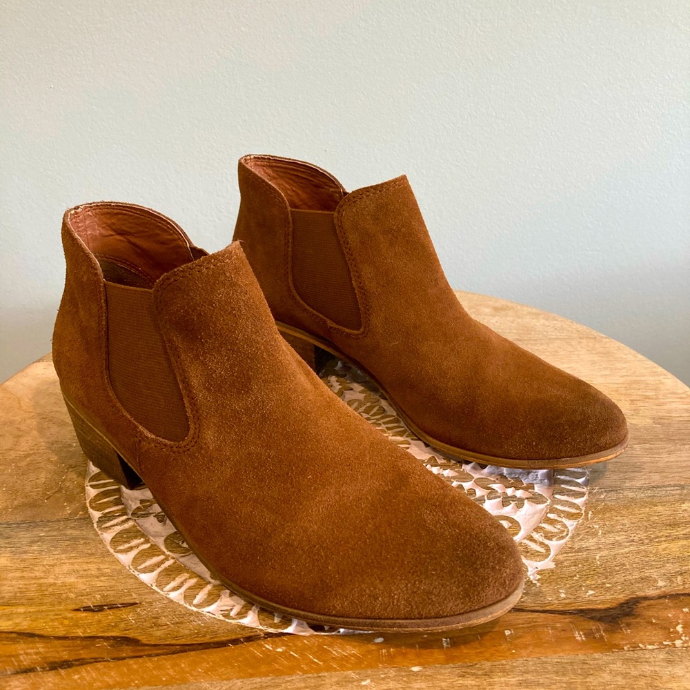 BP Genuine Suede Ankle Bootie Brown Women’s Size 7.5M Low Heels
